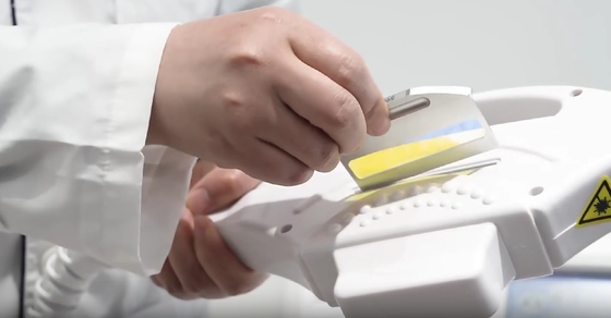 8.4 inç dokunmatik ekranlı IPL saç çıkarma makinesi güzellik salonu / kozmetik salonu için